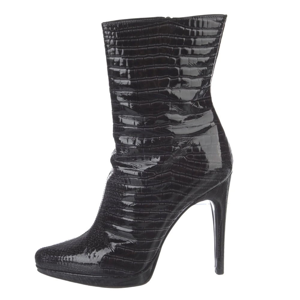 Snake Skin Leather Casadei boot in great condition size 38.